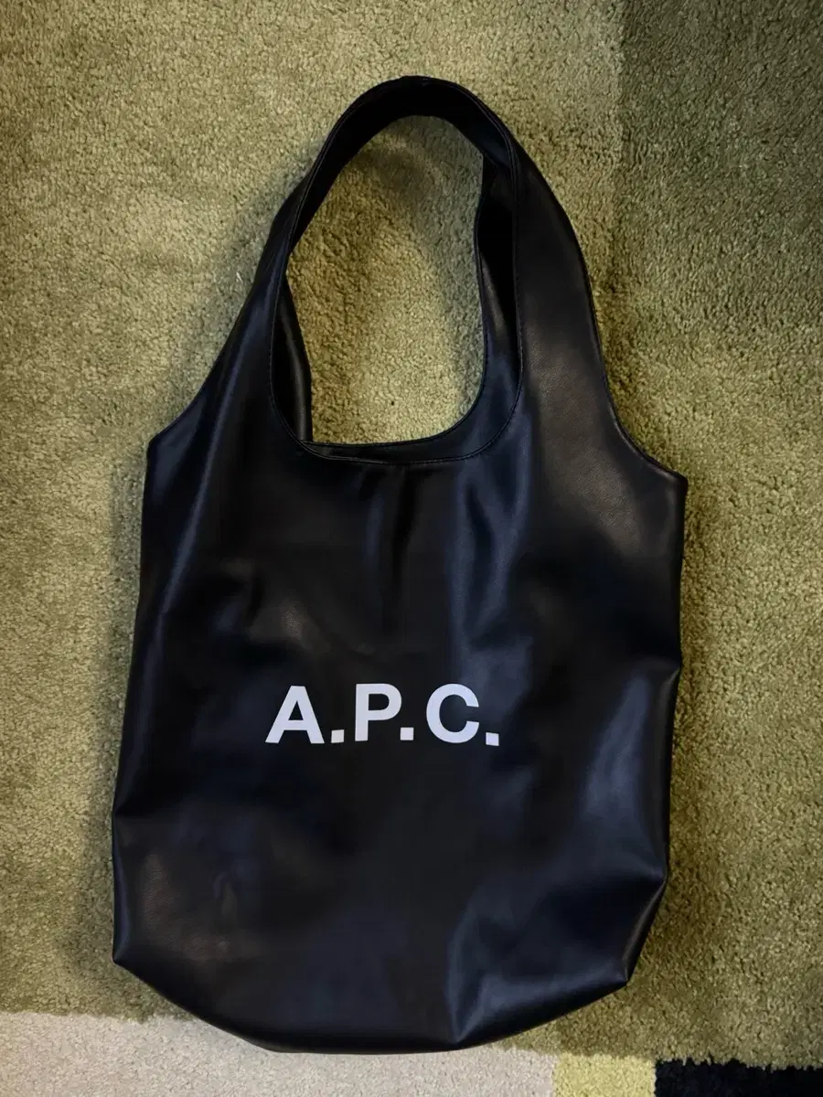 APC 레더 토드백